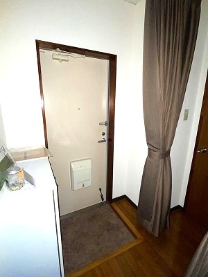 【賃貸アパート】王子ハイツA201／福山市王子町2丁目｜1LDK！福山駅までバスで5分の立地！玄関