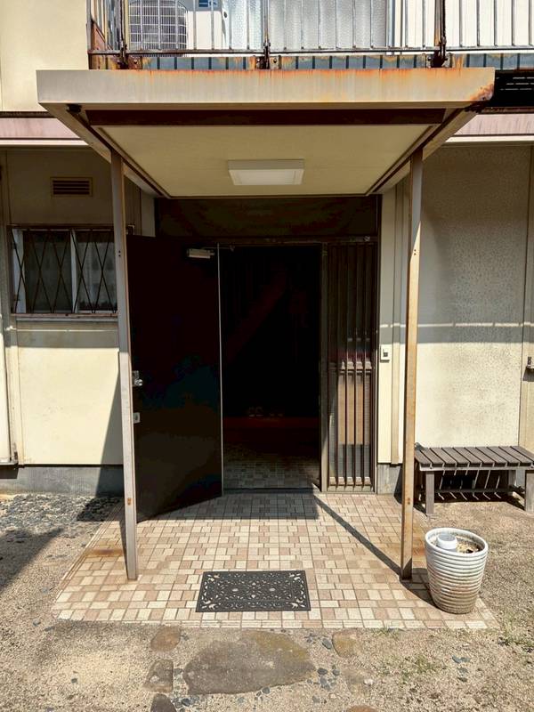 【中古住宅一戸建】福山市緑陽町2丁目12-4玄関