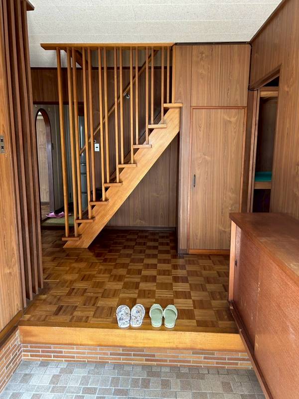 【中古住宅一戸建】福山市緑陽町2丁目12-4玄関中