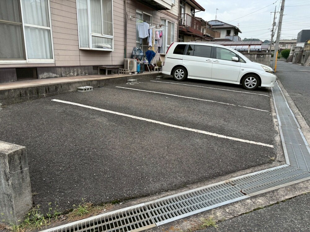 【賃貸アパート】福山市幕山台6丁目｜34,000円駐車場