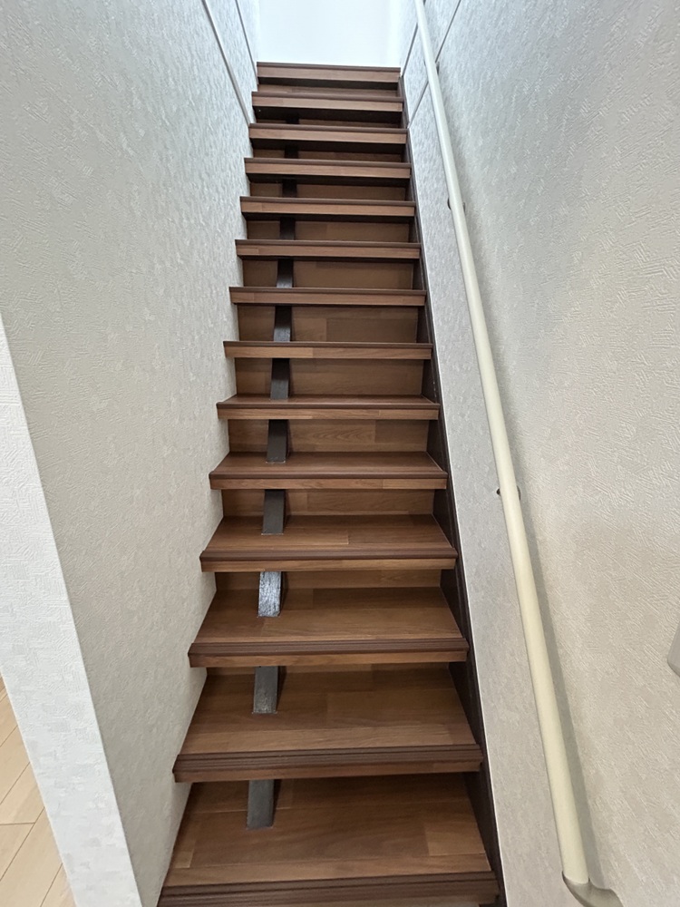 福山ハウジング【売一戸建】福山市神辺町字道上｜899万円階段