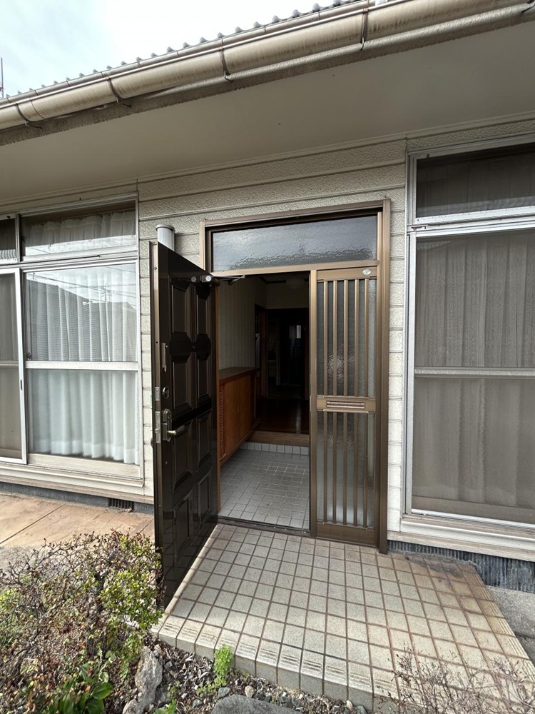 福山ハウジング【売一戸建】福山市能島3丁目玄関ポーチ