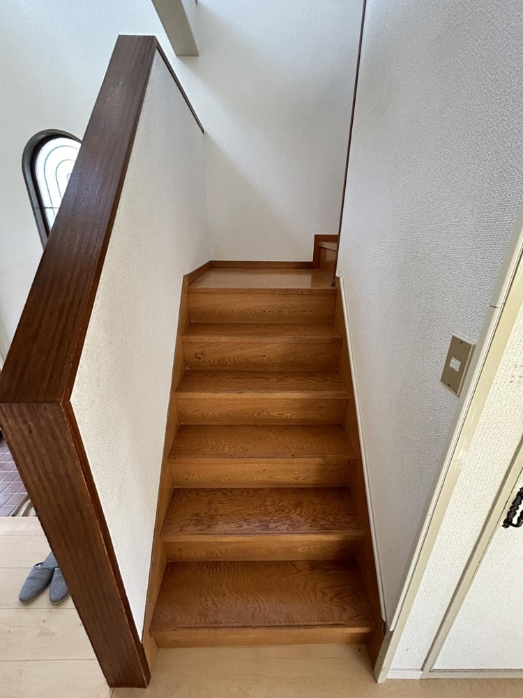 福山市神辺町字道上売戸建て階段