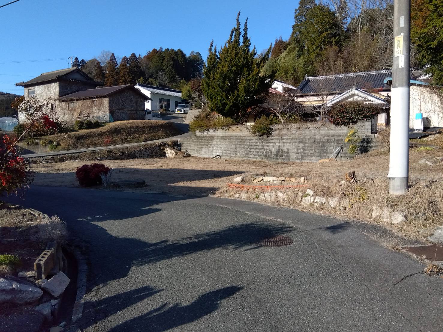 【売土地】神石郡神石高原町父木野主要道路東側から撮影