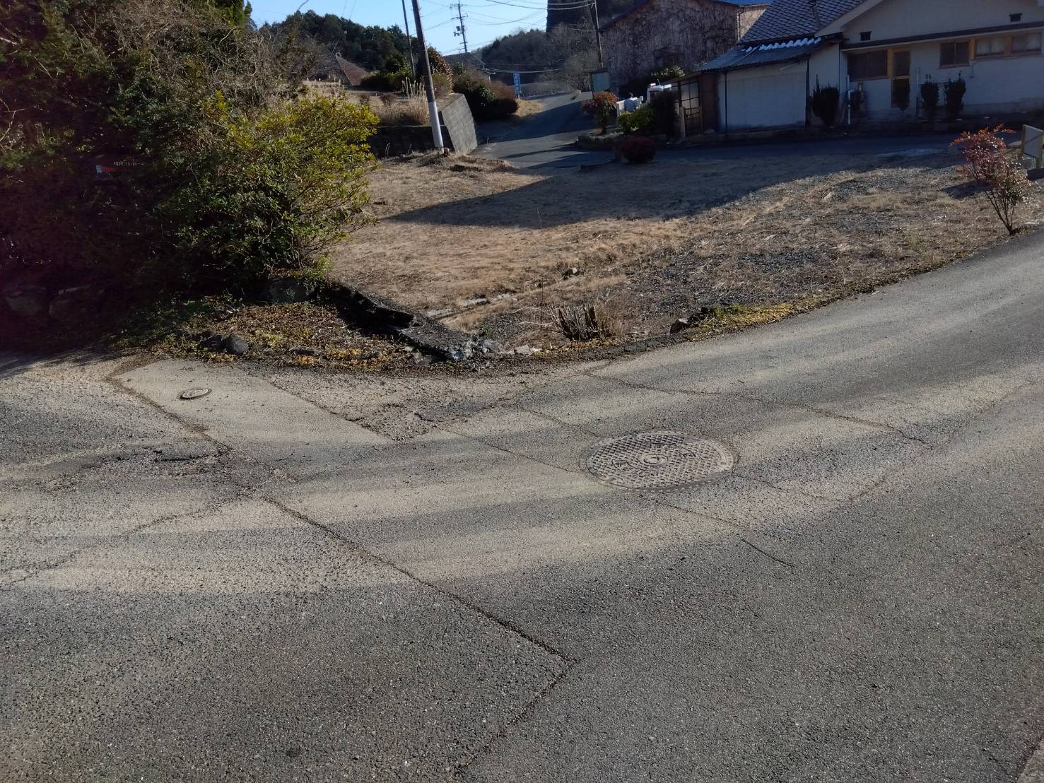 【売土地】神石郡神石高原町父木野側道上部から撮影（近影）